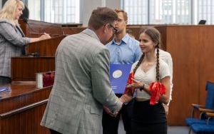 Zastępca prezydenta Bytomia wręczył stypendia najlepszym bytomskim sportowcom (4)