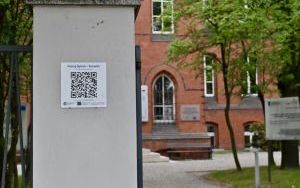 Poznaj Bytom dzięki aplikacji. Kody QR na specjalnych tabliczkach pojawiły się na Grossfeldzie (4)