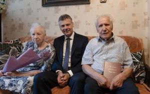 Wizyta prezydenta Mariusza Wołosza u jubilatów małżeńskich (2)