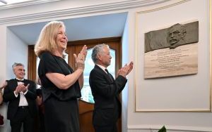 Pamiątkowa tablica Franza Landsbergera wróciła na swoje miejsce (4)