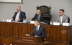 Prezydent Mariusz Wołosz zaprezentował raport o stanie miasta w 2023 r., uzyskał wotum zaufania oraz absolutorium