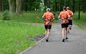 Biegali 12 godzin dla bytomskiego schroniska (12)