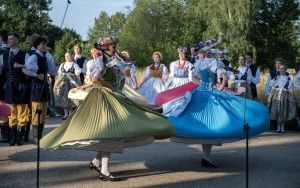 Taniec, pokaz mody oraz historia stroju śląskiego (4)