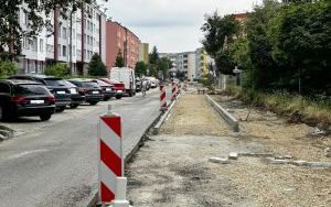 Trwa przebudowa ul. Tysiąclecia w Stroszku (2)