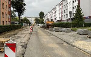 Trwa przebudowa ul. Tysiąclecia w Stroszku (8)