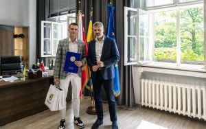 Prezydent Bytomia gościł olimpijczyka Macieja Wyderkę  (3)