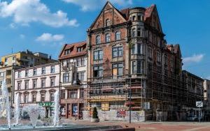 Rozpoczyna się remont elewacji kamienicy przy ul. Podgórnej 18 (7)