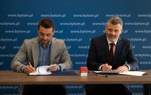Podpisanie umowy  na remont budynku przy ul. Smolenia 20 (1)