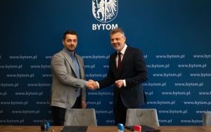 Podpisanie umowy  na remont budynku przy ul. Smolenia 20 (2)