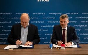 Podpisanie umowy  na remont budynku przy ul. Smolenia 20 (3)