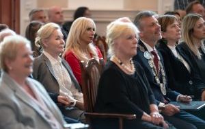 Podczas uroczystej sesji Rady Miejskiej w Operze Śląskiej, Danuta Skalska otrzymała tytuł Honorowej Obywatelki Miasta Bytomia (6)
