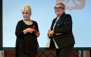 Podczas uroczystej sesji Rady Miejskiej w Operze Śląskiej, Danuta Skalska otrzymała tytuł Honorowej Obywatelki Miasta Bytomia (12)