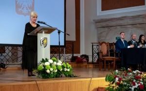 Podczas uroczystej sesji Rady Miejskiej w Operze Śląskiej, Danuta Skalska otrzymała tytuł Honorowej Obywatelki Miasta Bytomia (13)