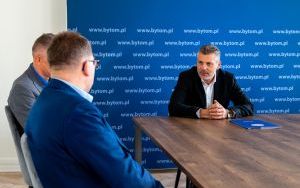 Prezydent Bytomia pogratulował Grzegorzowi Rzeszutkowi prestiżowej nagrody  (3)