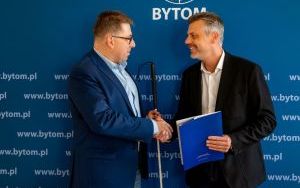 Prezydent Bytomia pogratulował Grzegorzowi Rzeszutkowi prestiżowej nagrody  (4)
