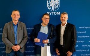 Prezydent Bytomia pogratulował Grzegorzowi Rzeszutkowi prestiżowej nagrody  (8)