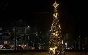 W mieście rozbłysły świąteczne dekoracje i iluminacje (4)