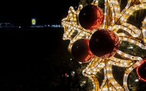 W mieście rozbłysły świąteczne dekoracje i iluminacje (6)