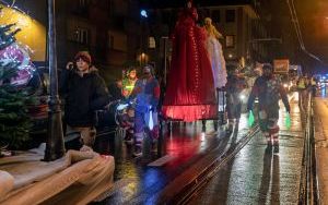 Jarmark Świąteczny - Parada z Mikołajem (7)