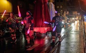 Jarmark Świąteczny - Parada z Mikołajem (8)