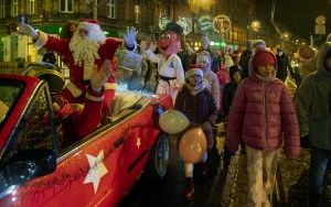 Jarmark Świąteczny - Parada z Mikołajem (3)