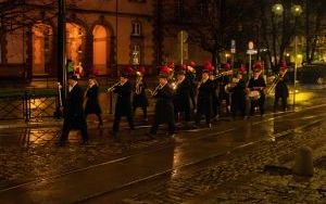 Jarmark Świąteczny - Parada z Mikołajem (4)