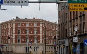 Montaż neonu na dachu kamienicy przy ul. Piłsudskiego 50 (3)