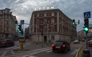 Historyczny neon znowu świeci (4)
