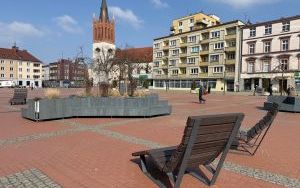 Świąteczne ozdoby oraz meble miejskie na Rynku  (5)