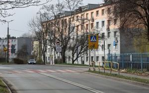 Przebudowa ul. Frycza Modrzewskiego nie jest zagrożona, jednak ze względu na rozszerzenie jej zakresu o przebudowę układu drogowego ul. Frycza Modrzewskiego, konieczne jest uzyskanie zamiennej decyzji ZRiD (1)
