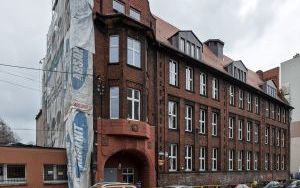 Ruszyły prace na elewacji Szkoły Podstawowej nr 6 w Rozbarku (1)