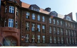 Ruszyły prace na elewacji Szkoły Podstawowej nr 6 w Rozbarku (7)