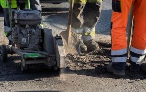 Ruszają remonty nawierzchni jezdni asfaltem lanym (2)