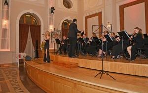 Galę uświetnił koncert Orkiestry Dętej Power of Winds pod dyrekcją Klaudiusza Jania oraz występy w wykonaniu bytomskich wokalistek i wokalistów (4)