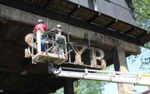 Bolko Loft ozdobiony historycznym neonem (8)