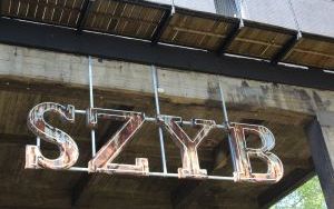 Bolko Loft ozdobiony historycznym neonem (9)