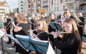  Biało-czerwony Rynek. Bytomianie świętowali Dzień Flagi RP (5)
