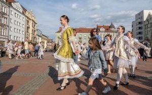  Biało-czerwony Rynek. Bytomianie świętowali Dzień Flagi RP (6)