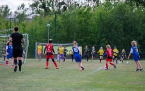 Młodzi adepci piłki nożnej walczą o Puchar Tymbarku (5)