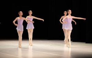 Koncert podsumowujący pracę uczniów i nauczycieli Ogólnokształcącej Szkoły Baletowej im. Ludomira Różyckiego w Bytomiu (6)