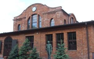 Poznali zabytki Rozbarku. Wśród nich zabytkowe kamienice i postindustrialne obiekty (12)