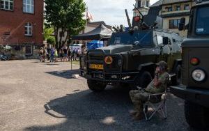 Odwiedź podziemny schron i zobacz zabytkowe pojazdy (5)