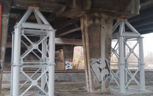 Podpora wiaduktu nad ul. Siemianowicką odciążyła newralgiczny filar (3)