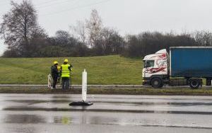 Rozpoczęła się wymiana słupów oświetleniowych na al. Jana Pawła II (4)