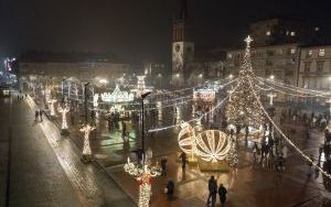 Trwa Bytomski Jarmark Świąteczny. Na Rynku wiele atrakcji, stragany oraz świąteczna atmosfera (3)