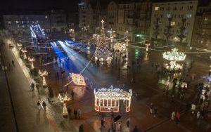 Trwa Bytomski Jarmark Świąteczny. Na Rynku wiele atrakcji, stragany oraz świąteczna atmosfera (7)