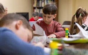 Ferie w mieście - warsztaty w Miejskiej Bibliotece Publicznej (6)