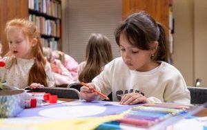 Ferie w mieście - warsztaty w Miejskiej Bibliotece Publicznej (7)