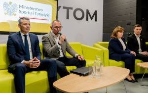 Hokejowa wiosna w Bytomiu. Polacy zagrają z Francją!  (4)