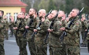 Nowi żołnierze DZSW złożyli dziś przysięgę (5)